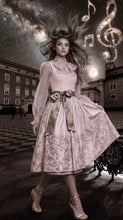 Laden Sie das Bild in den Galerie-Viewer, Dirndl Anabel Handgefertigter Handdruck