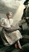 Laden Sie das Bild in den Galerie-Viewer, Peggy  Brauchtum