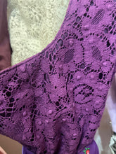 Laden Sie das Bild in den Galerie-Viewer, Lace Guipure Lila