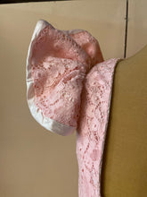 Laden Sie das Bild in den Galerie-Viewer, Dream Rose Guipure