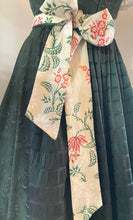 Laden Sie das Bild in den Galerie-Viewer, Seidenplisse Merino Seidenjauard