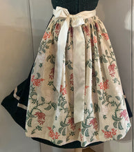 Laden Sie das Bild in den Galerie-Viewer, Seidenplisse Merino Seidenjauard