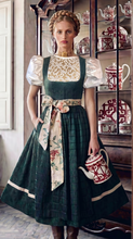 Laden Sie das Bild in den Galerie-Viewer, Seidenplisse Merino Seidenjauard