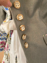 Laden Sie das Bild in den Galerie-Viewer, Pure Leinen Gewand  Dirndl  Jacke