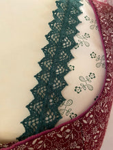 Laden Sie das Bild in den Galerie-Viewer, Brauchtum Couture &amp; Guipure Besatz