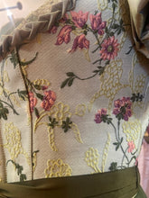 Laden Sie das Bild in den Galerie-Viewer, Dirndl Gloria - 3 Farben  Allover Jaquard -  Como