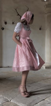 Laden Sie das Bild in den Galerie-Viewer, Dream Rose Guipure