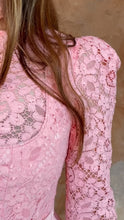Laden Sie das Bild in den Galerie-Viewer, Dream Rose Guipure