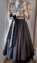 Laden Sie das Bild in den Galerie-Viewer, Couture  - 3 Teilig