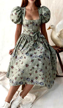 Laden Sie das Bild in den Galerie-Viewer, Handdruck Brauchtum Dirndl ab 989,-